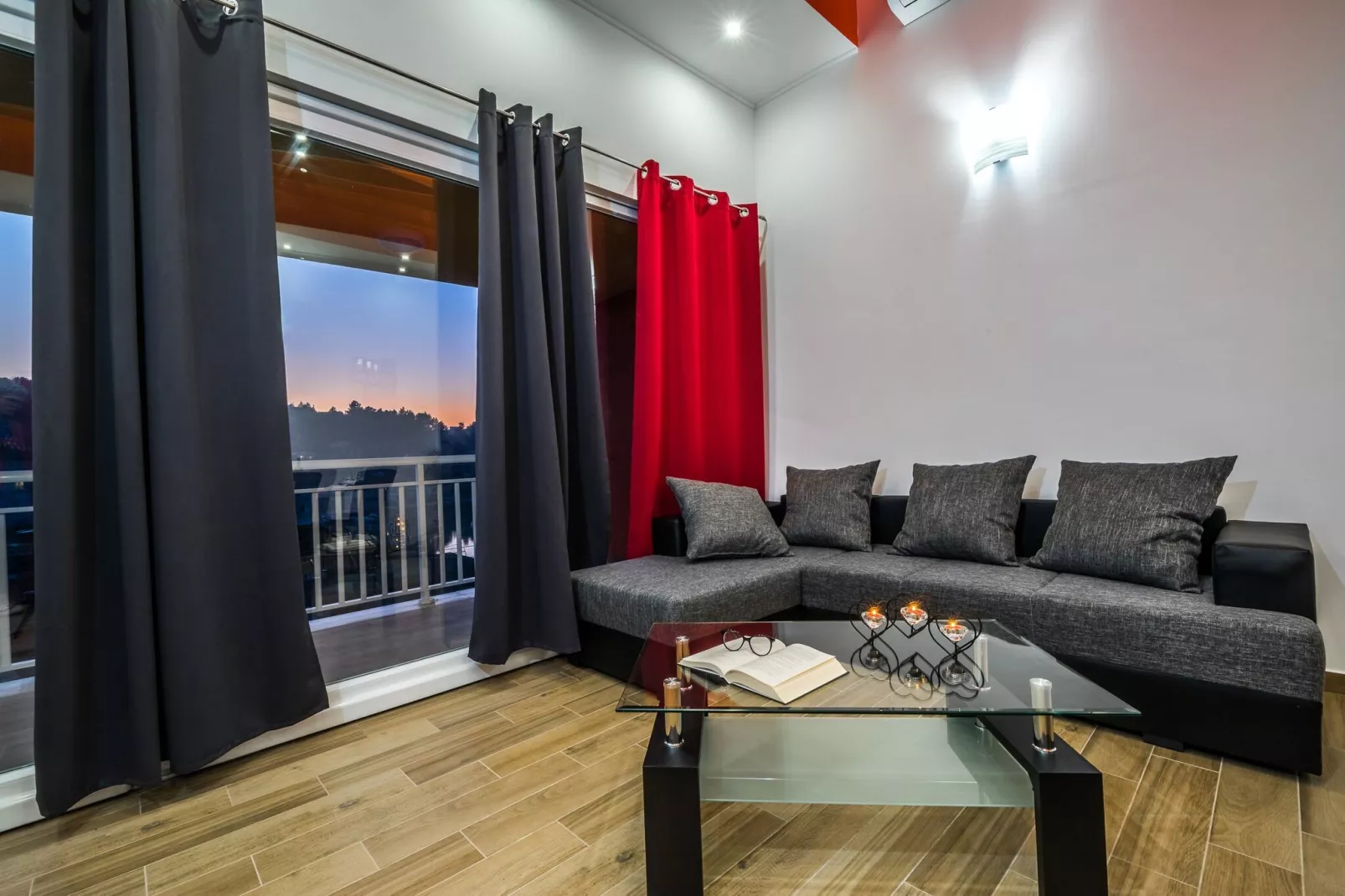 Apartments Sunshine Home - Two Bedroom Apartment with Balcony and Sea View-Living room