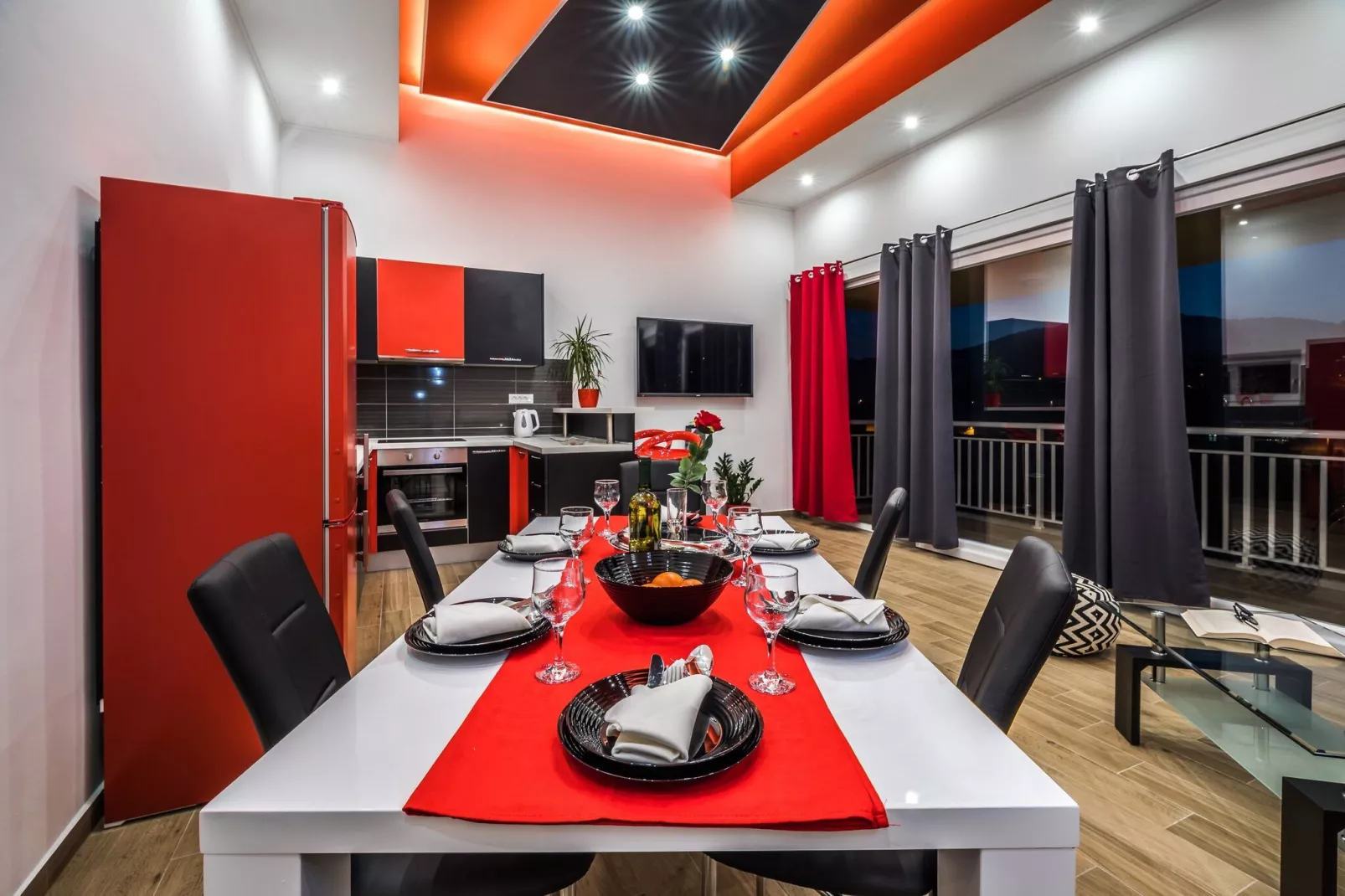 Apartments Sunshine Home - Two Bedroom Apartment with Balcony and Sea View-Dining room