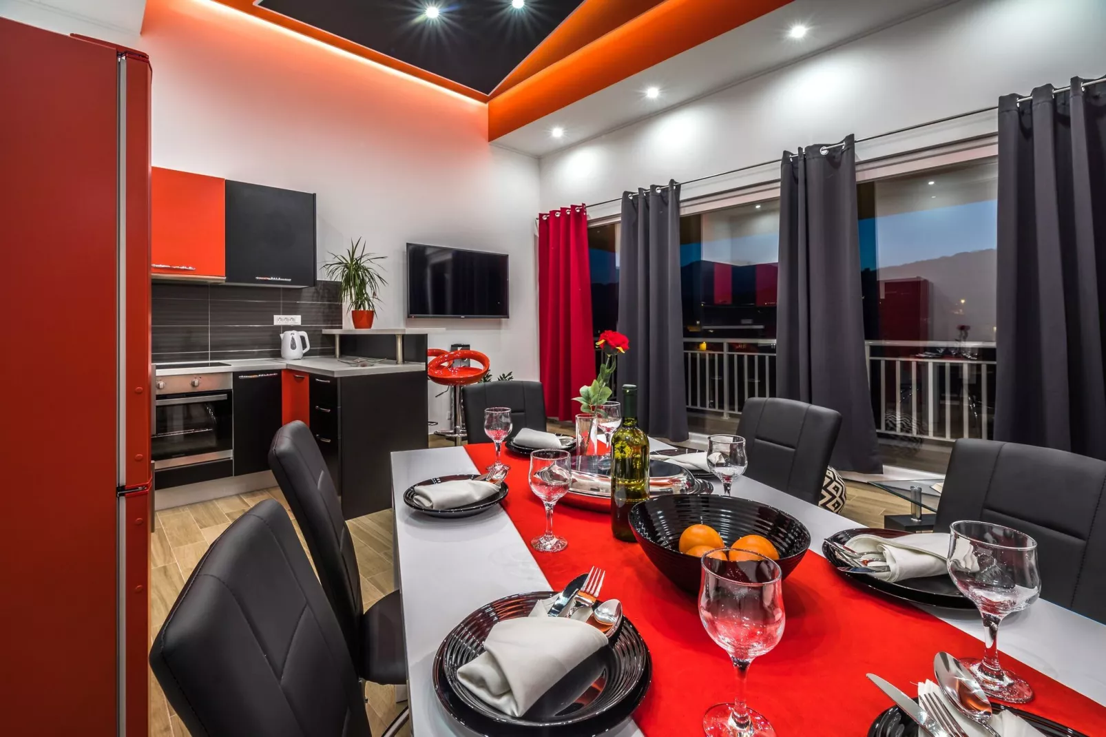 Apartments Sunshine Home - Two Bedroom Apartment with Balcony and Sea View-Dining room