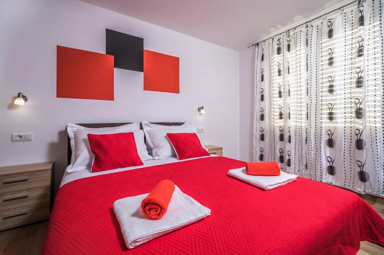 Apartments Sunshine Home - Two Bedroom Apartment with Balcony and Sea View-Bedroom