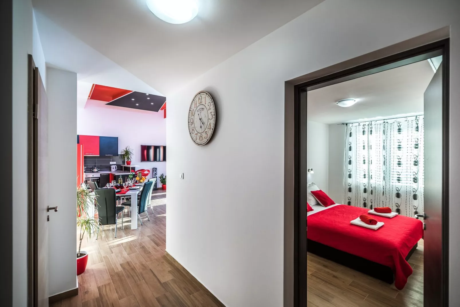 Apartments Sunshine Home - Two Bedroom Apartment with Balcony and Sea View-Bedroom