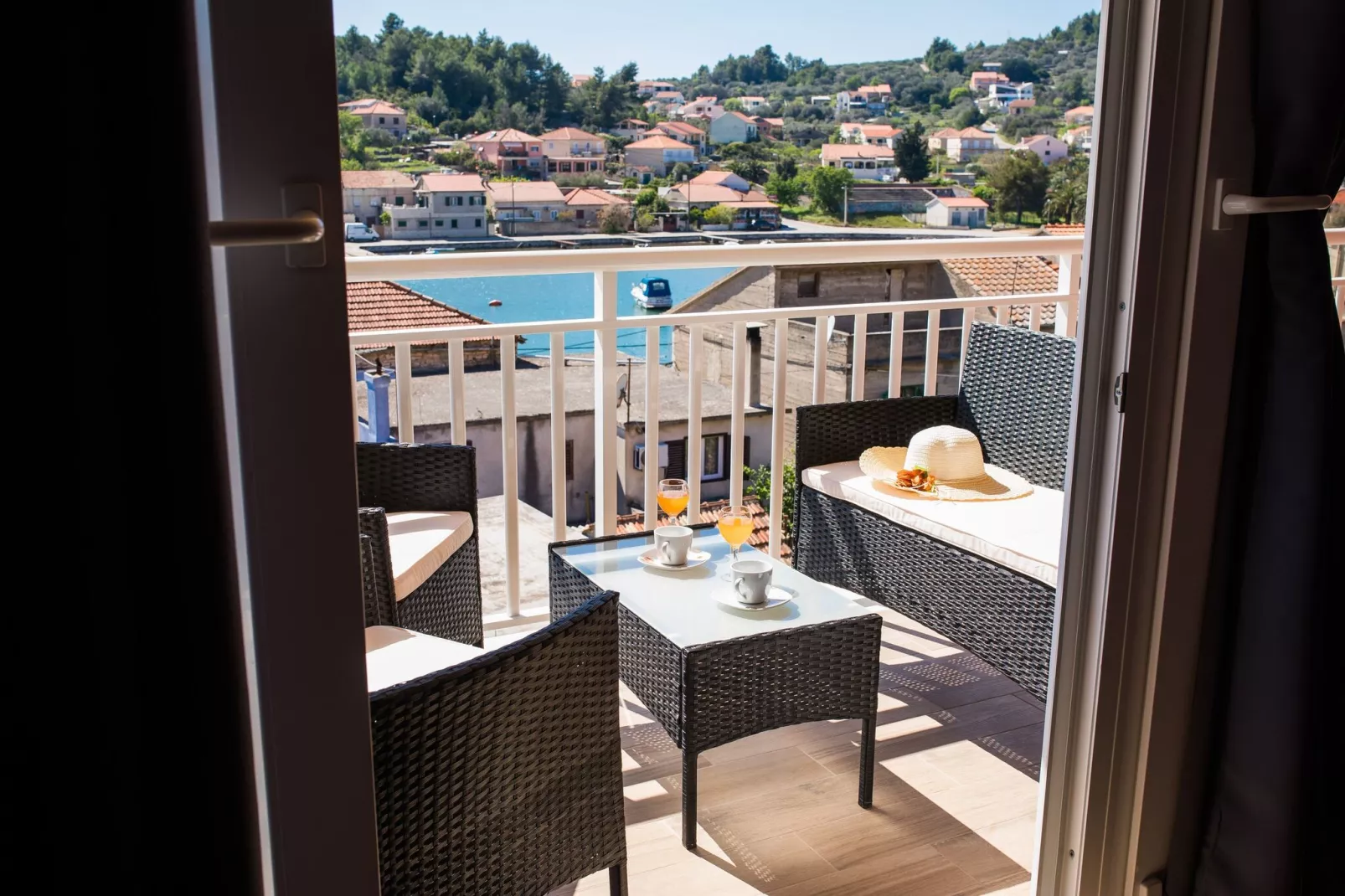 Apartments Sunshine Home - Two Bedroom Apartment with Balcony and Sea View-Terrace balcony