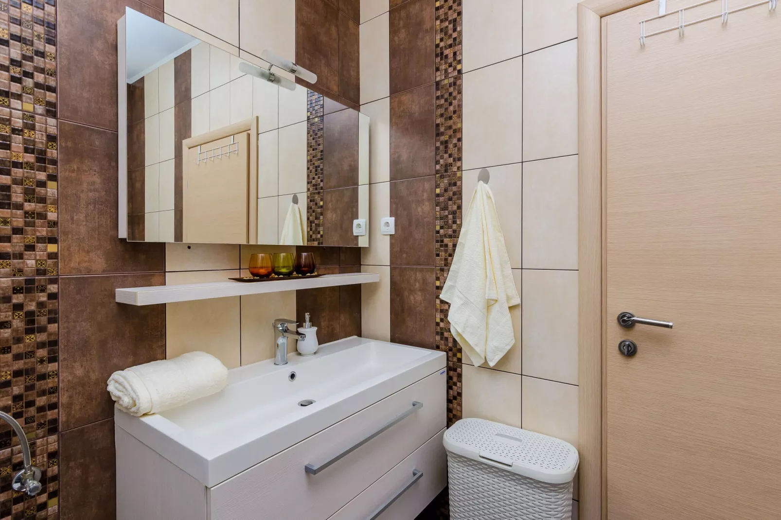Villa Dragić- Four Bedroom Villa with Swimming Pool, Terrace and Sea View-Bathroom