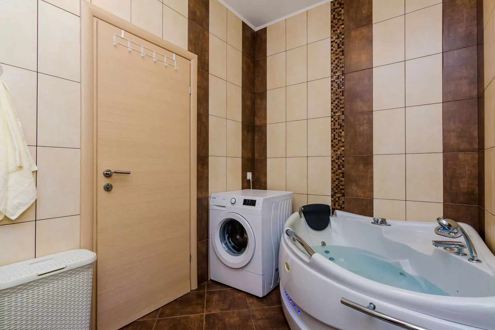 Villa Dragić- Four Bedroom Villa with Swimming Pool, Terrace and Sea View-Bathroom