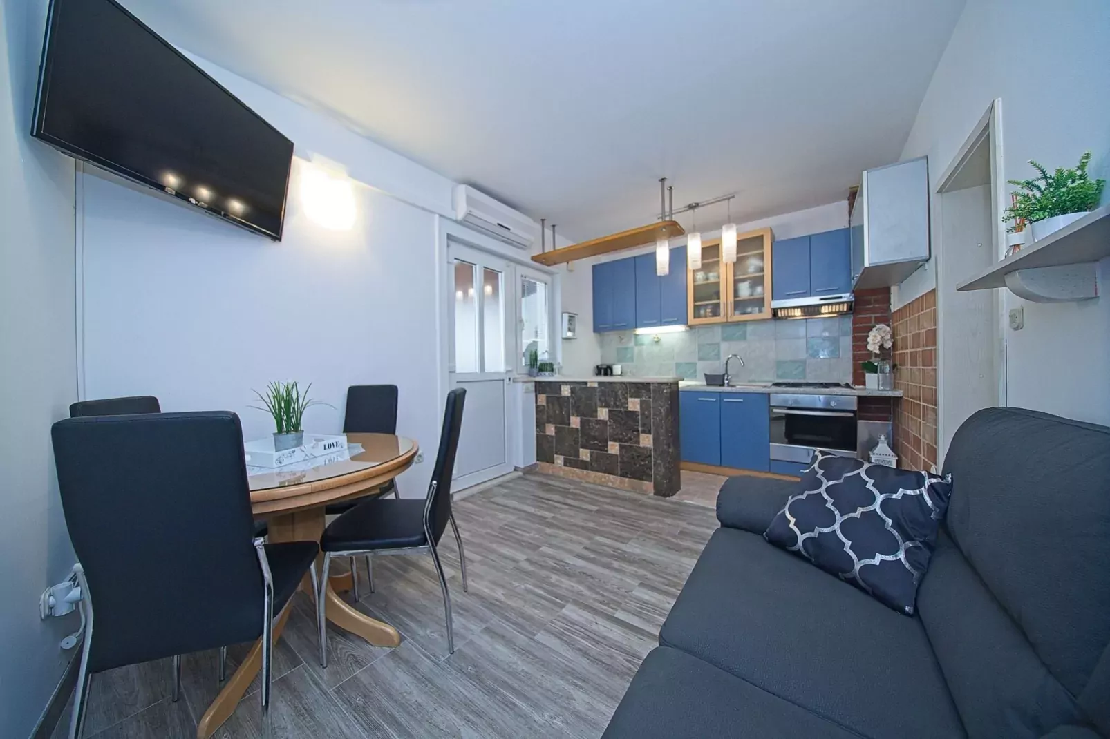 Apartment Alva - Two Bedroom Apartment with Terrace-Living room