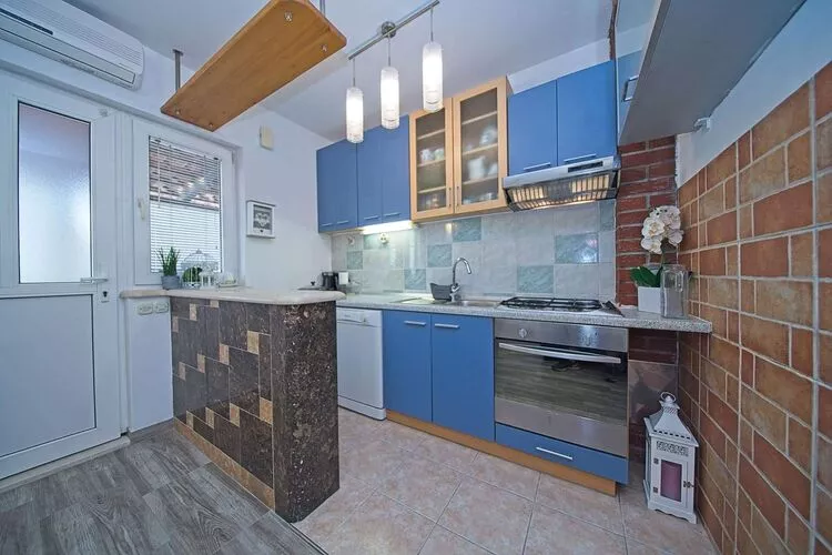 Apartment Alva - Two Bedroom Apartment with Terrace-Kitchen