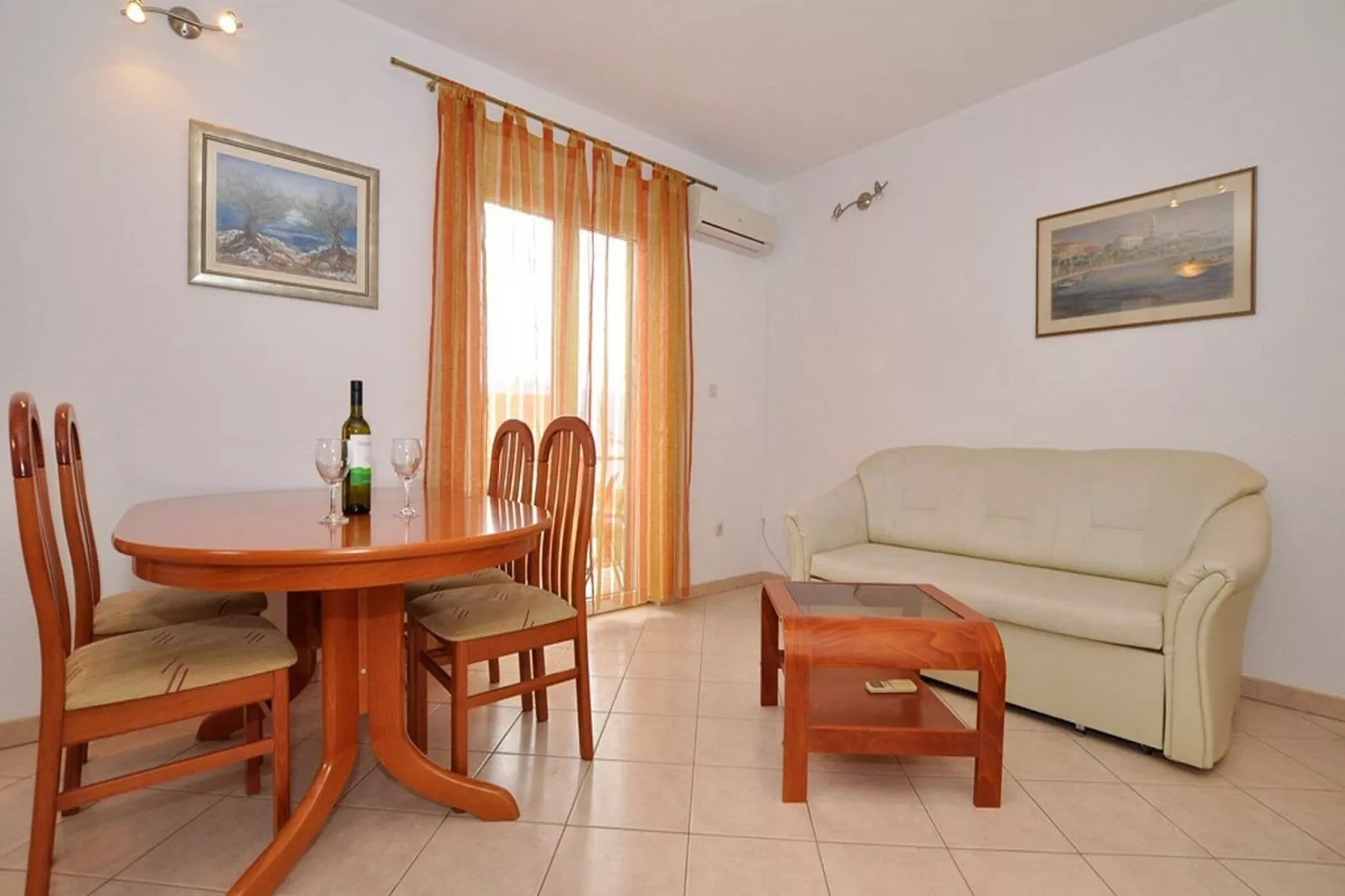 Apartments Seagull - Comfort Two Bedroom Apartment with Sea View Balcony (Tonko)-Salle à manger