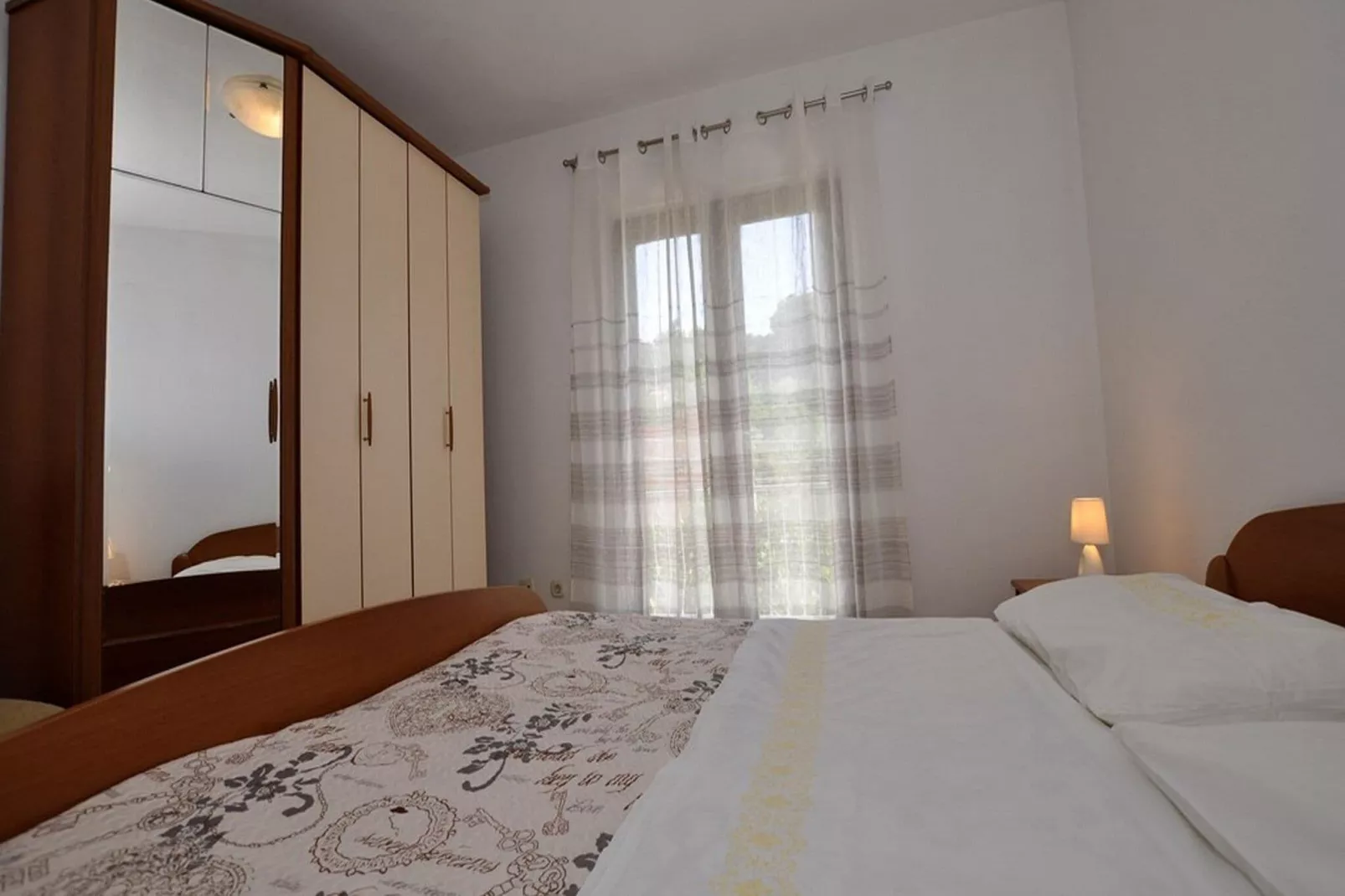 Apartments Seagull - Comfort Two Bedroom Apartment with Sea View Balcony (Tonko)-Chambre