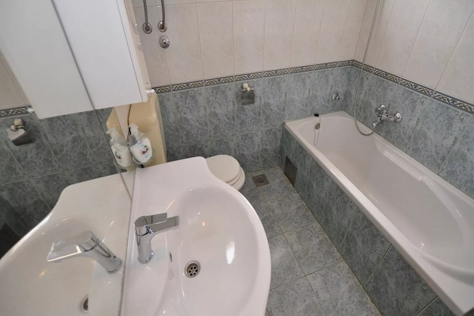 Apartments Seagull - Comfort Two Bedroom Apartment with Sea View Balcony (Tonko)-Salle de bain