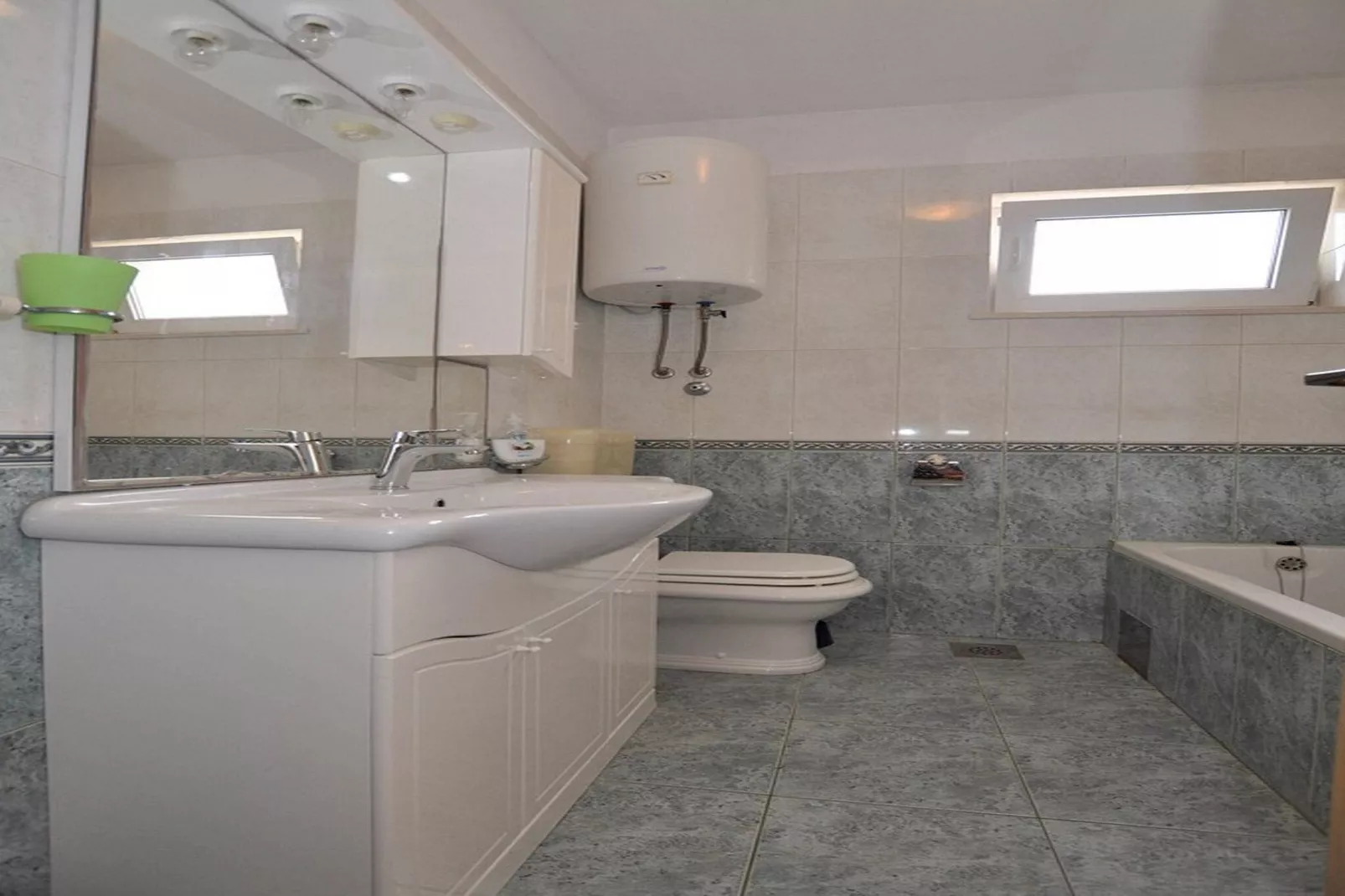 Apartments Seagull - Comfort Two Bedroom Apartment with Sea View Balcony (Tonko)-Salle de bain