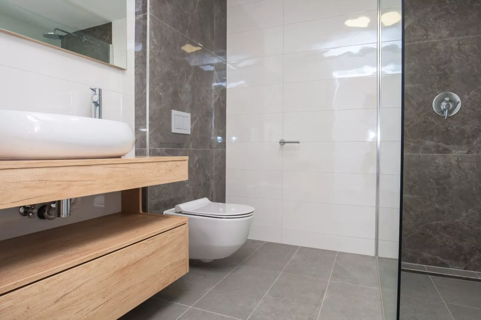 Apartments Dva Galeba - Standard One Bedroom Apartment with Terrace  (101)-Bathroom