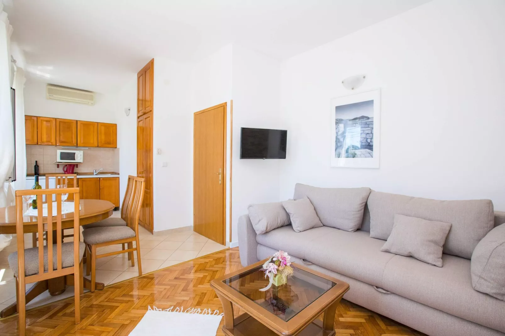 Apartments Vidak - One Bedroom Apartment with Balcony and Sea View - (A4)-Dining room