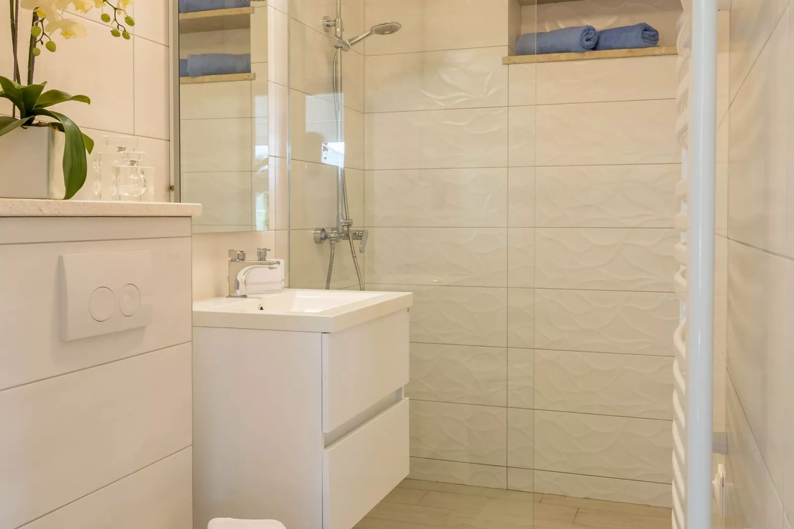 Apartment Karla - Two-Bedroom Apartment with Sea View-Badezimmer