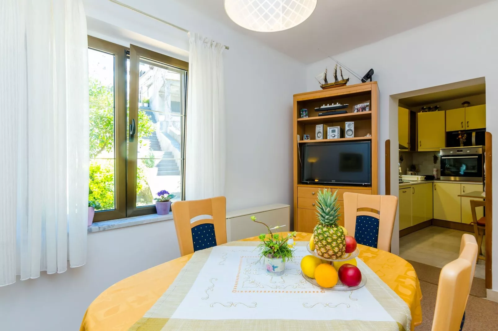 Apartment Veronika - One Bedroom Apartment with Terrace-Esszimmer