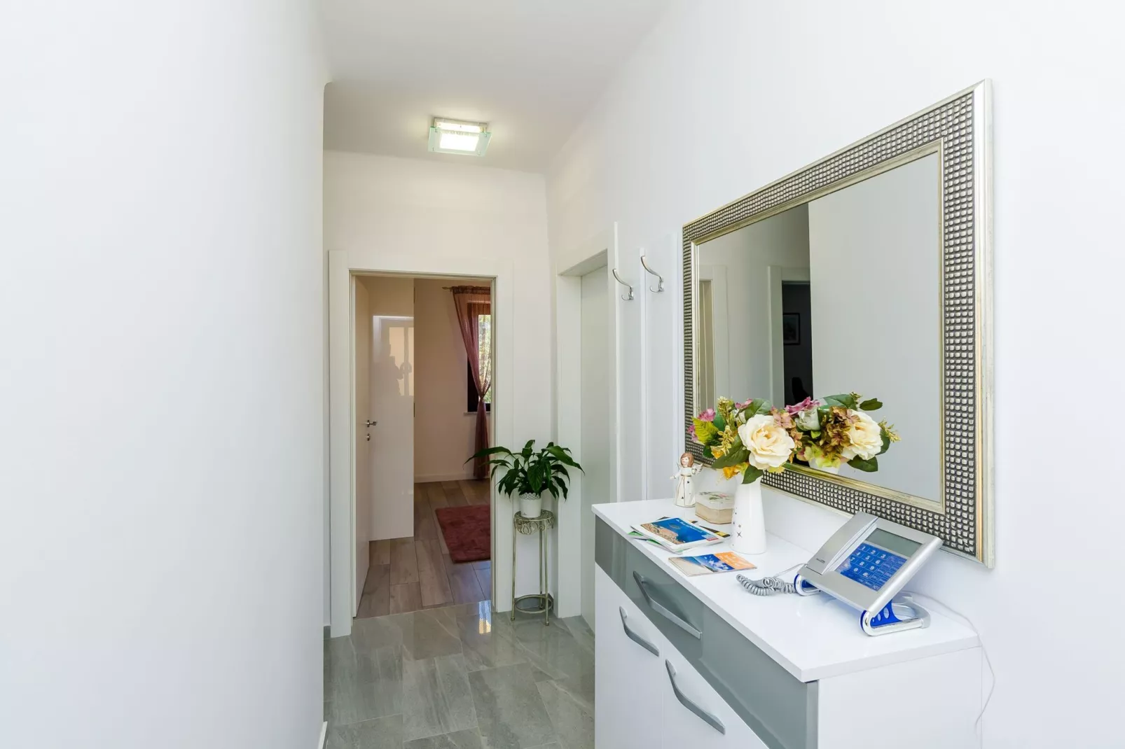 Apartment Veronika - One Bedroom Apartment with Terrace-Innen