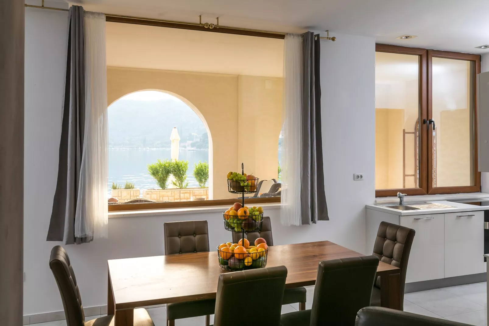 Apartment Frankie's Place - Two-Bedroom Apartment with Terrace and Sea View-Dining room