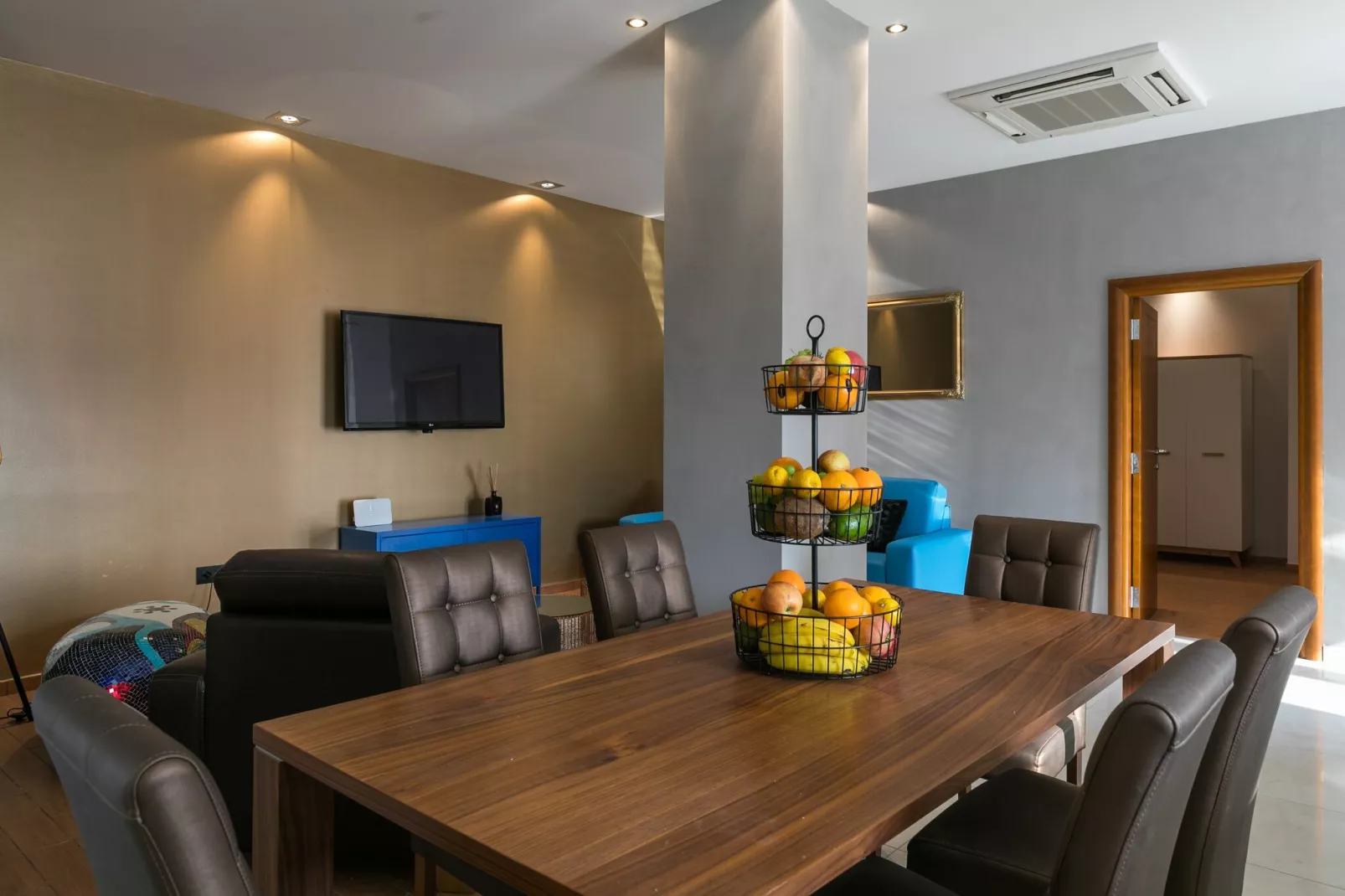 Apartment Frankie's Place - Two-Bedroom Apartment with Terrace and Sea View-Dining room