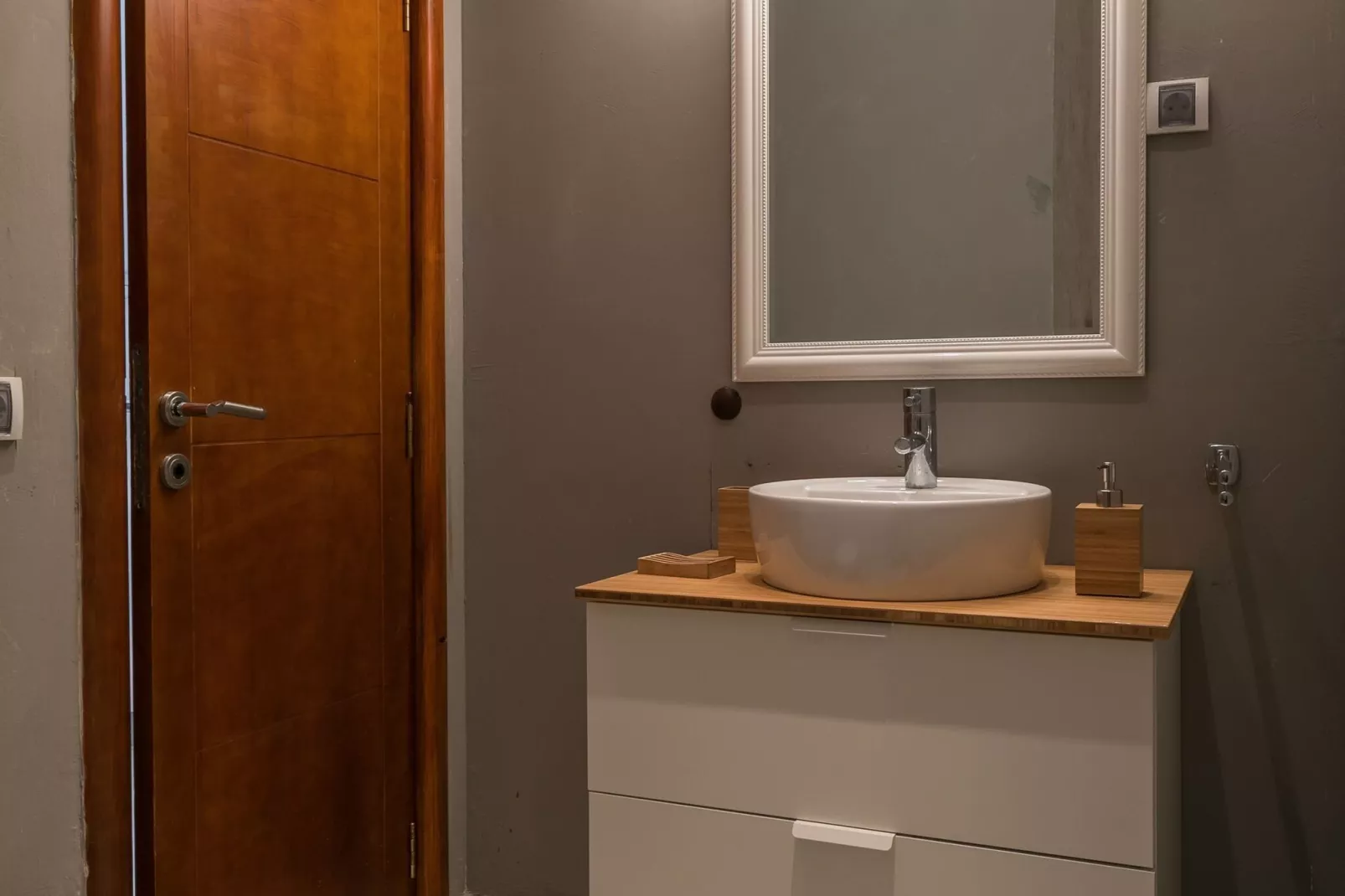 Apartment Frankie's Place - Two-Bedroom Apartment with Terrace and Sea View-Bathroom