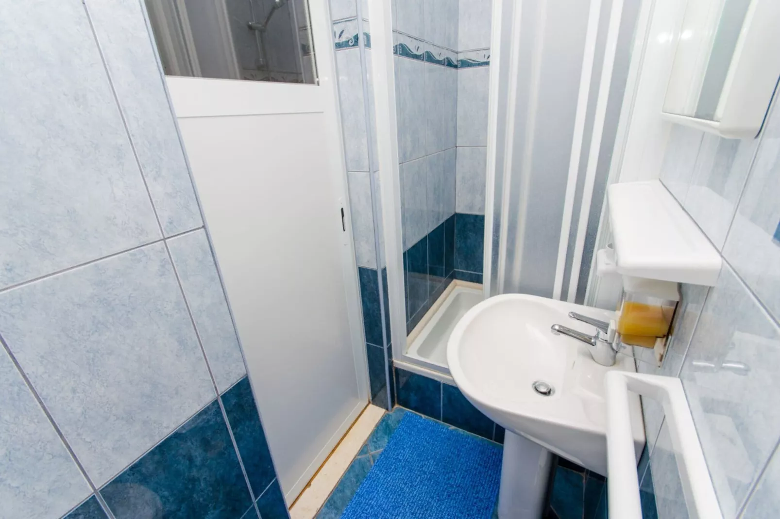 Apartments Ivana (TR) -Studio with Terrace ( A2)-Bathroom