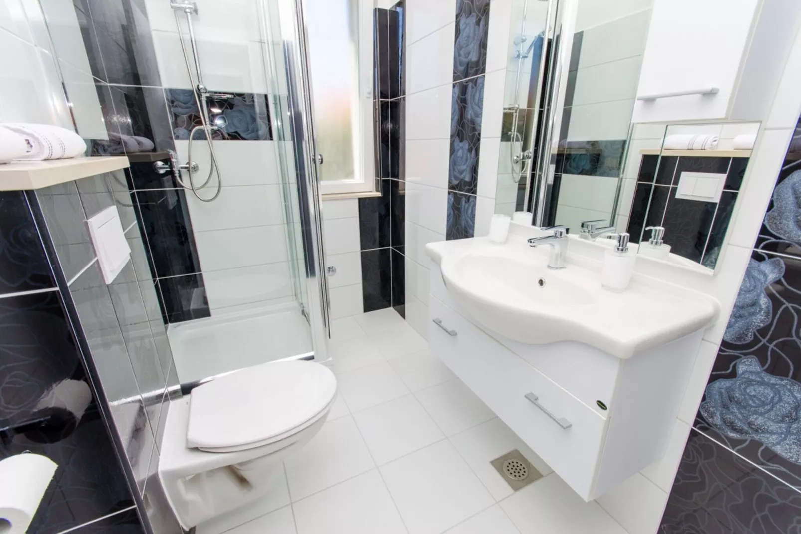 Apartments Ivana (TR) - Studio with Balcony and Sea View (A4)-Bathroom