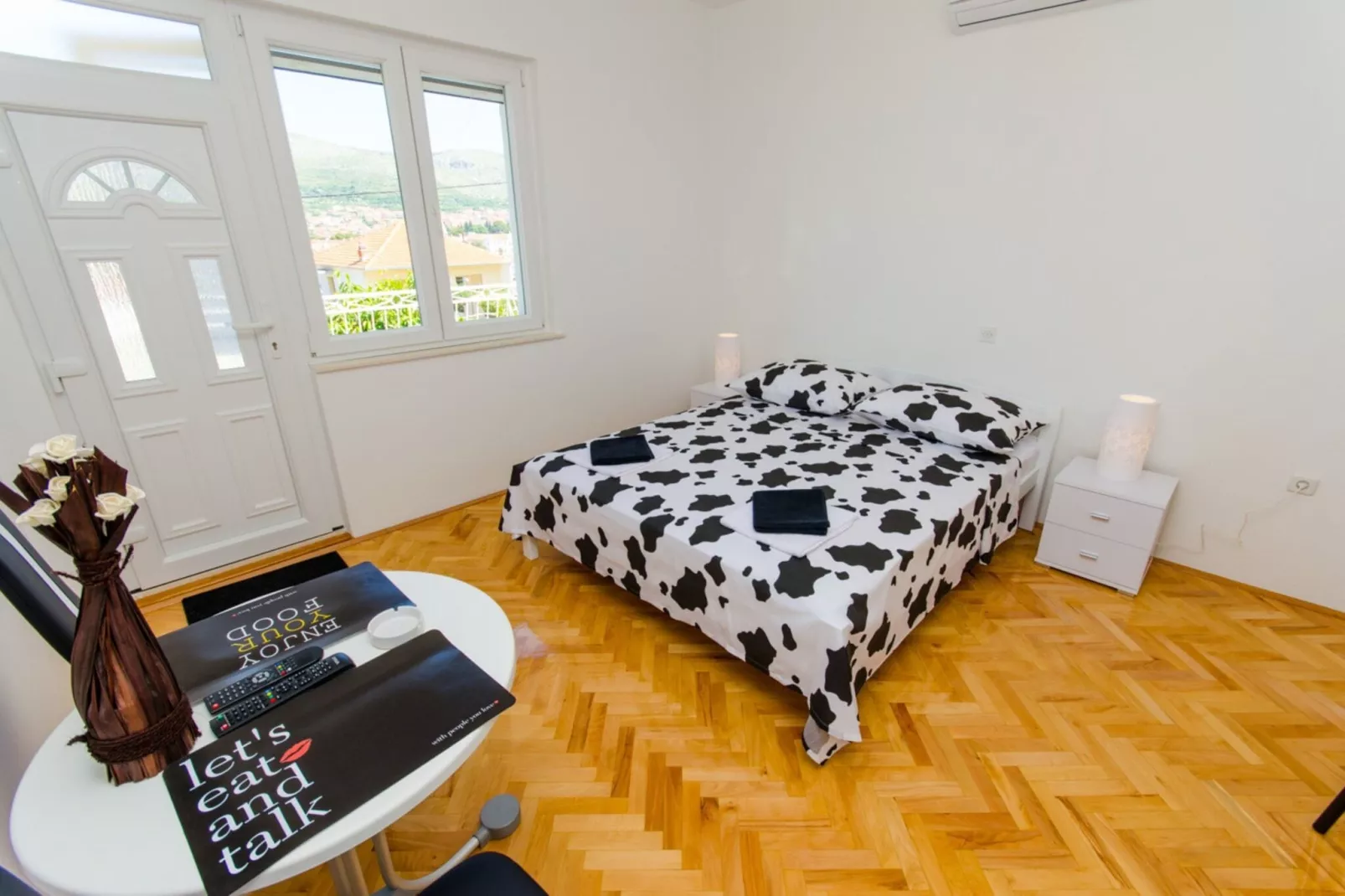 Apartments Ivana (TR) - Studio with Balcony and Sea View (A4)-Bedroom