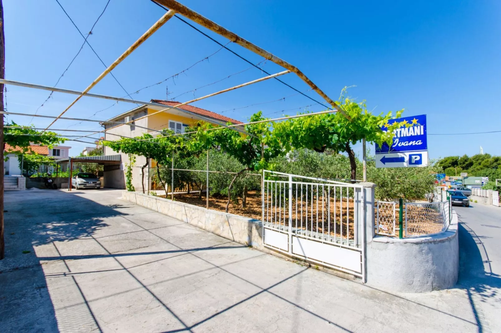 Apartments Ivana (TR) - Studio with Balcony and Sea View (A4)-Outdoor