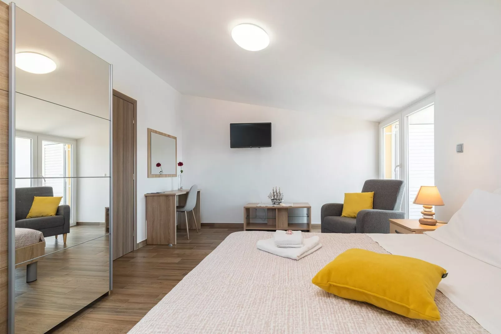 Fancy Apartments Dream - Comfort One Bedroom Apartment with Balcony and Sea View ( 1 )-Innen