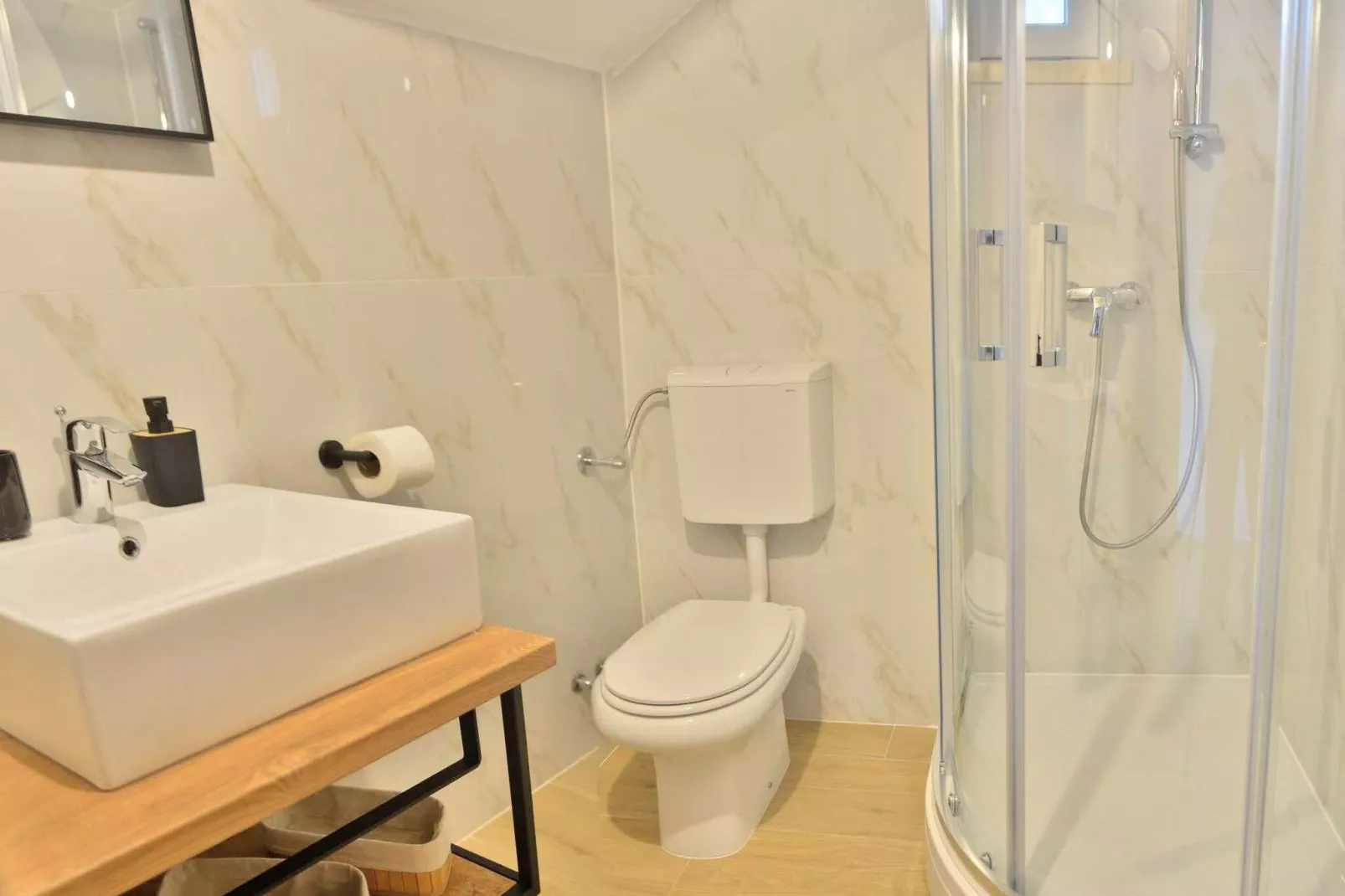 Fancy Apartments Dream - Modern One Bedroom Apartment with Balcony and Sea View ( 3 )-Bathroom