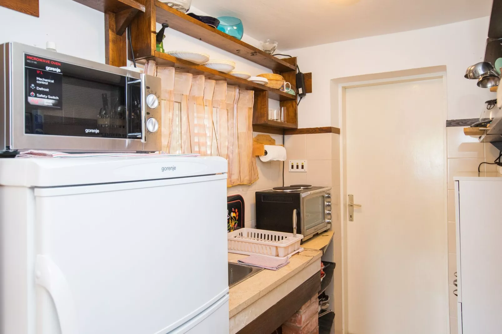 Seaside Studio - Studio Apartment with Private Beach and Sea View-Kitchen