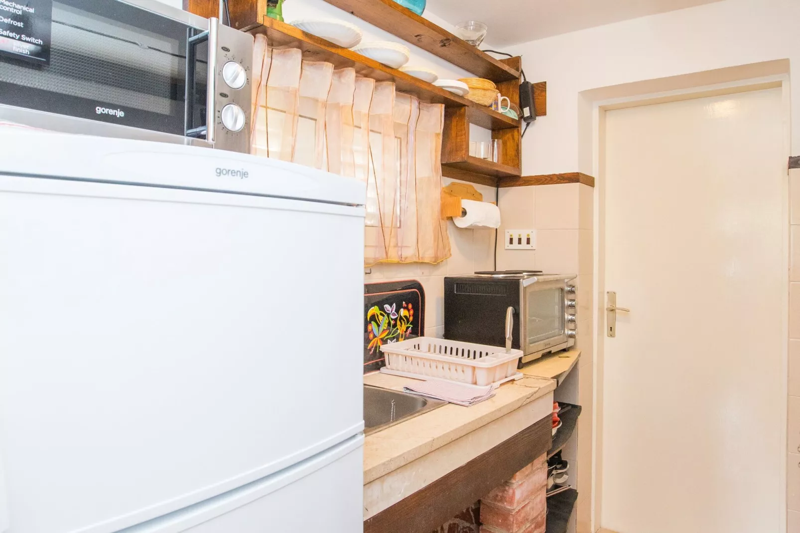 Seaside Studio - Studio Apartment with Private Beach and Sea View-Kitchen