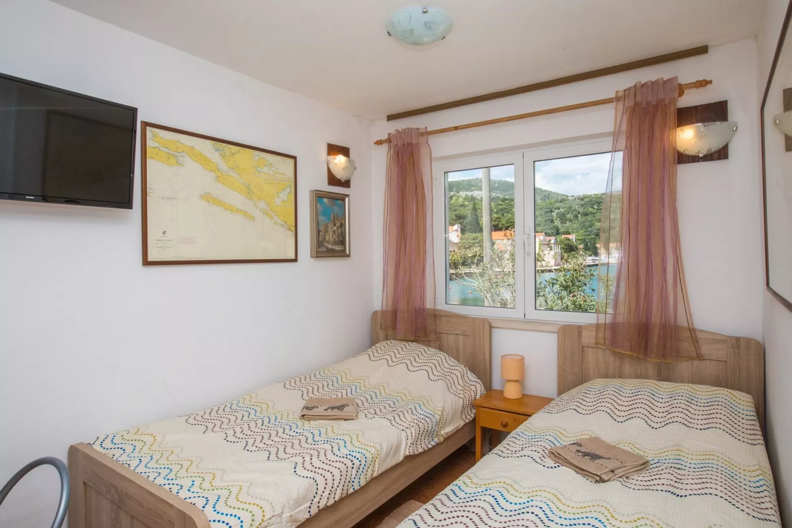 Seaside Studio - Studio Apartment with Private Beach and Sea View-Bedroom