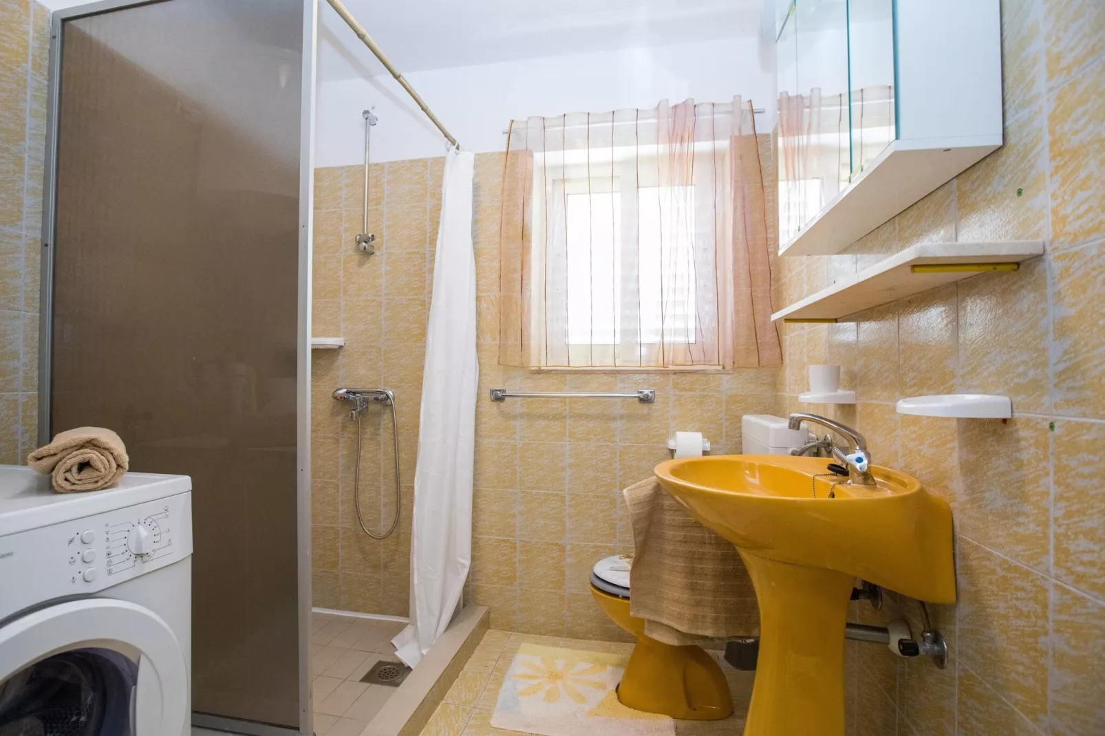 Seaside Studio - Studio Apartment with Private Beach and Sea View-Bathroom
