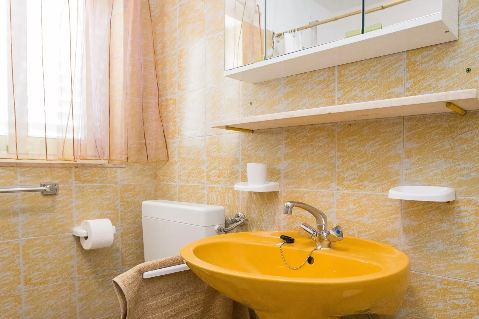 Seaside Studio - Studio Apartment with Private Beach and Sea View-Bathroom