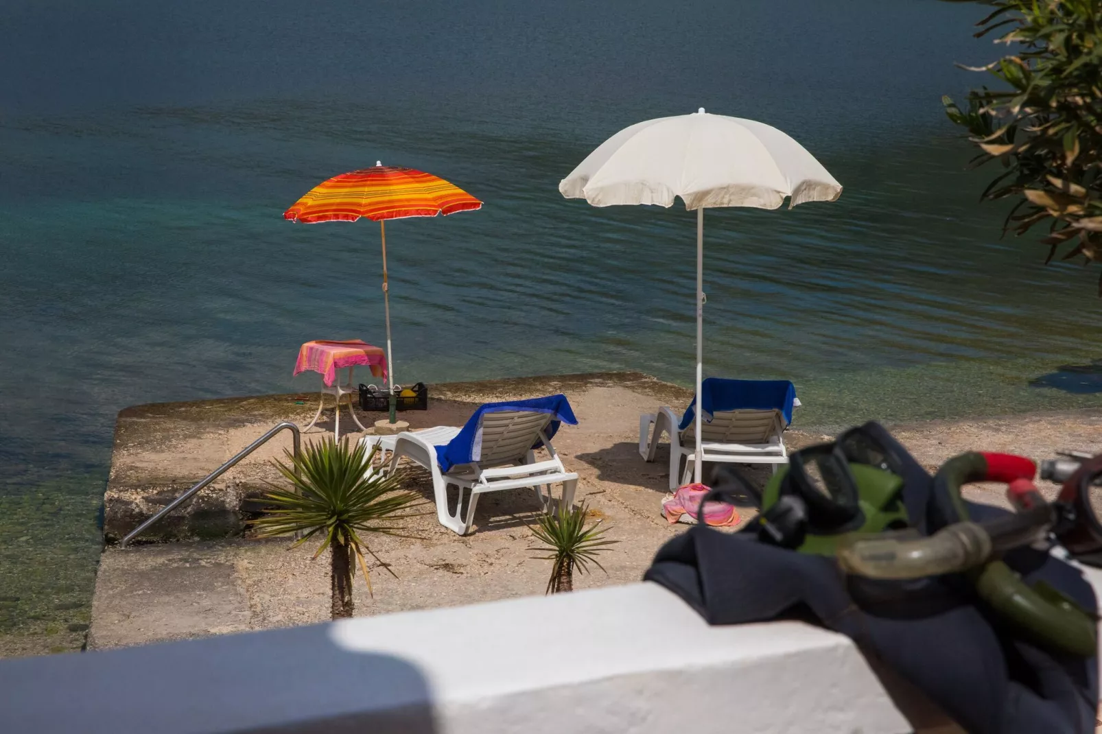Seaside Studio - Studio Apartment with Private Beach and Sea View-Atmosphere
