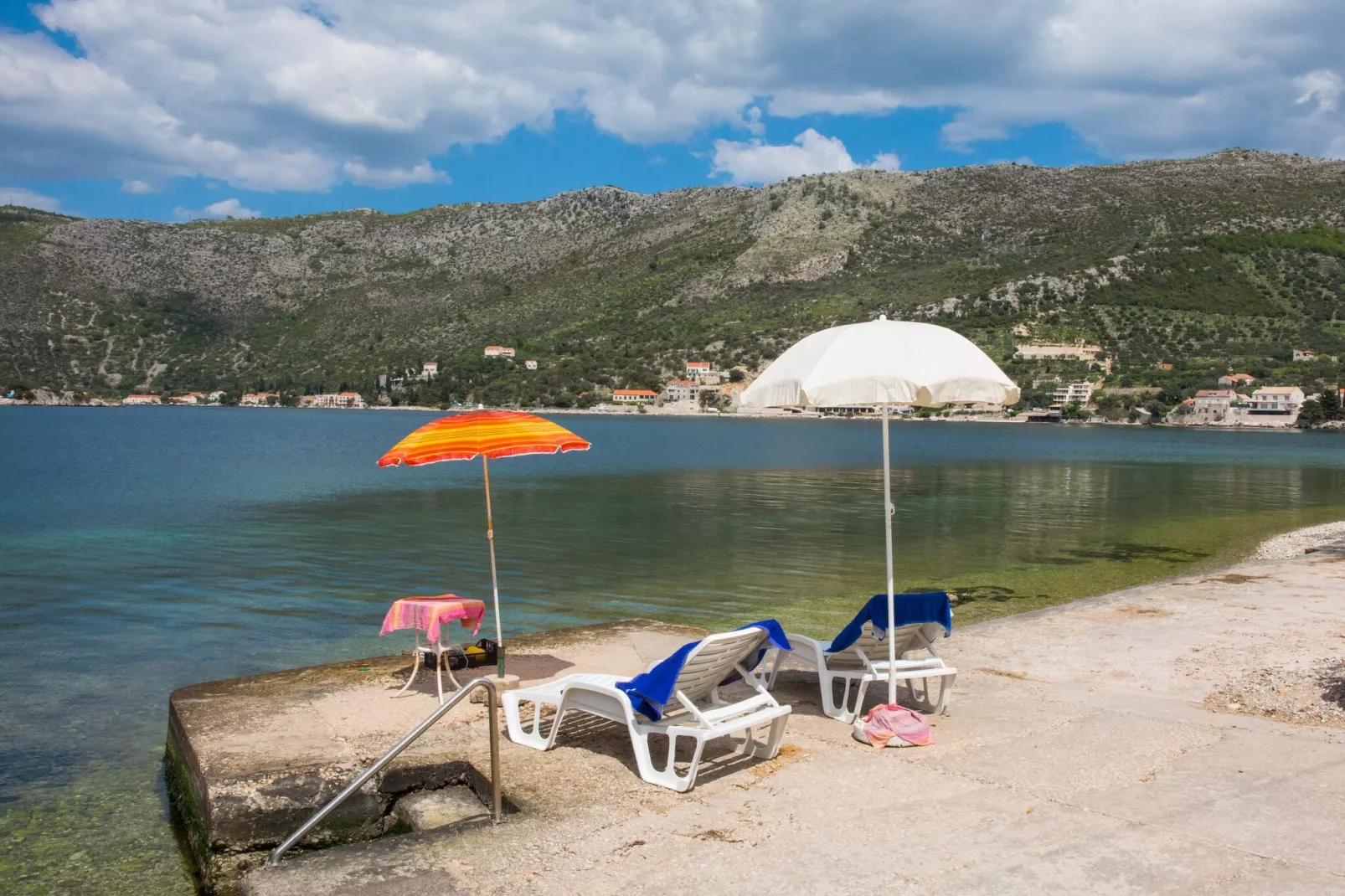 Seaside Studio - Studio Apartment with Private Beach and Sea View-Atmosphere