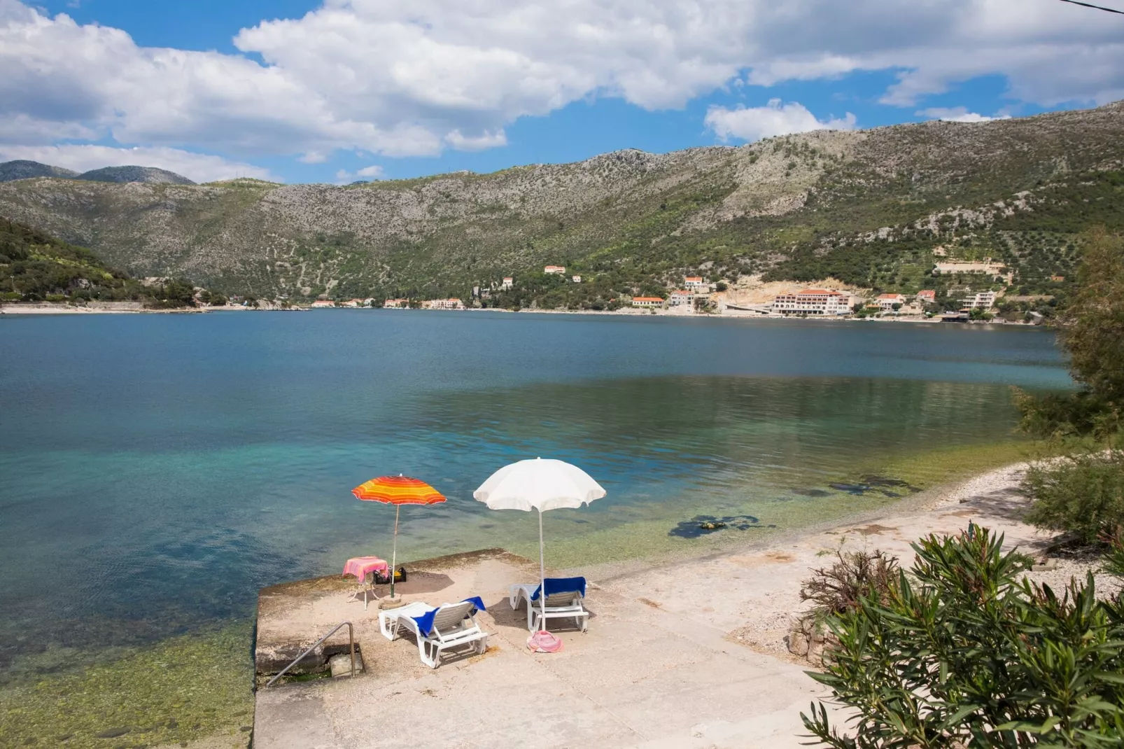 Seaside Studio - Studio Apartment with Private Beach and Sea View-Atmosphere