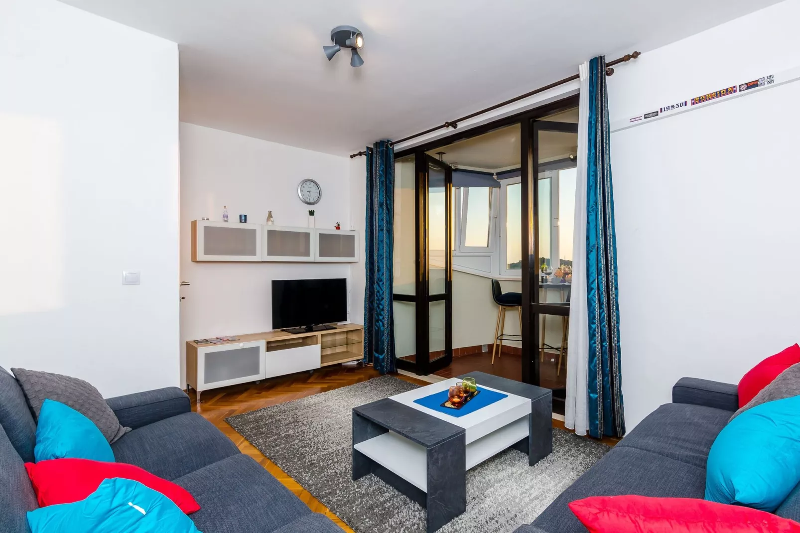 Apartment Boca - One Bedroom Apartment with Balcony and Sea View-Salon