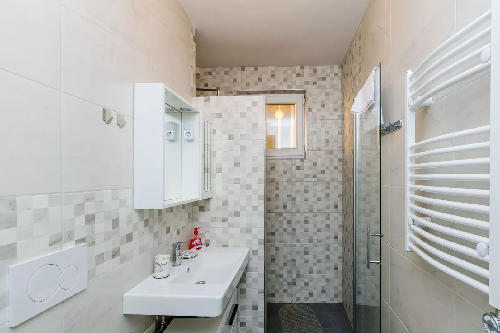 Apartment Boca - One Bedroom Apartment with Balcony and Sea View-Salle de bain