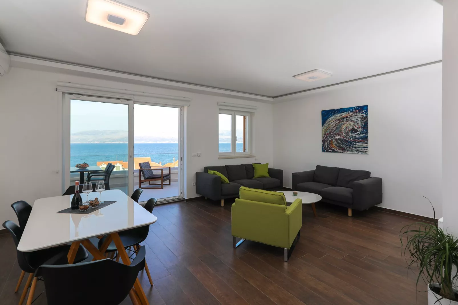 Apartment M&J - Comfort Two Bedroom Apartment with Terrace and Sea View (Škaro)-Living room