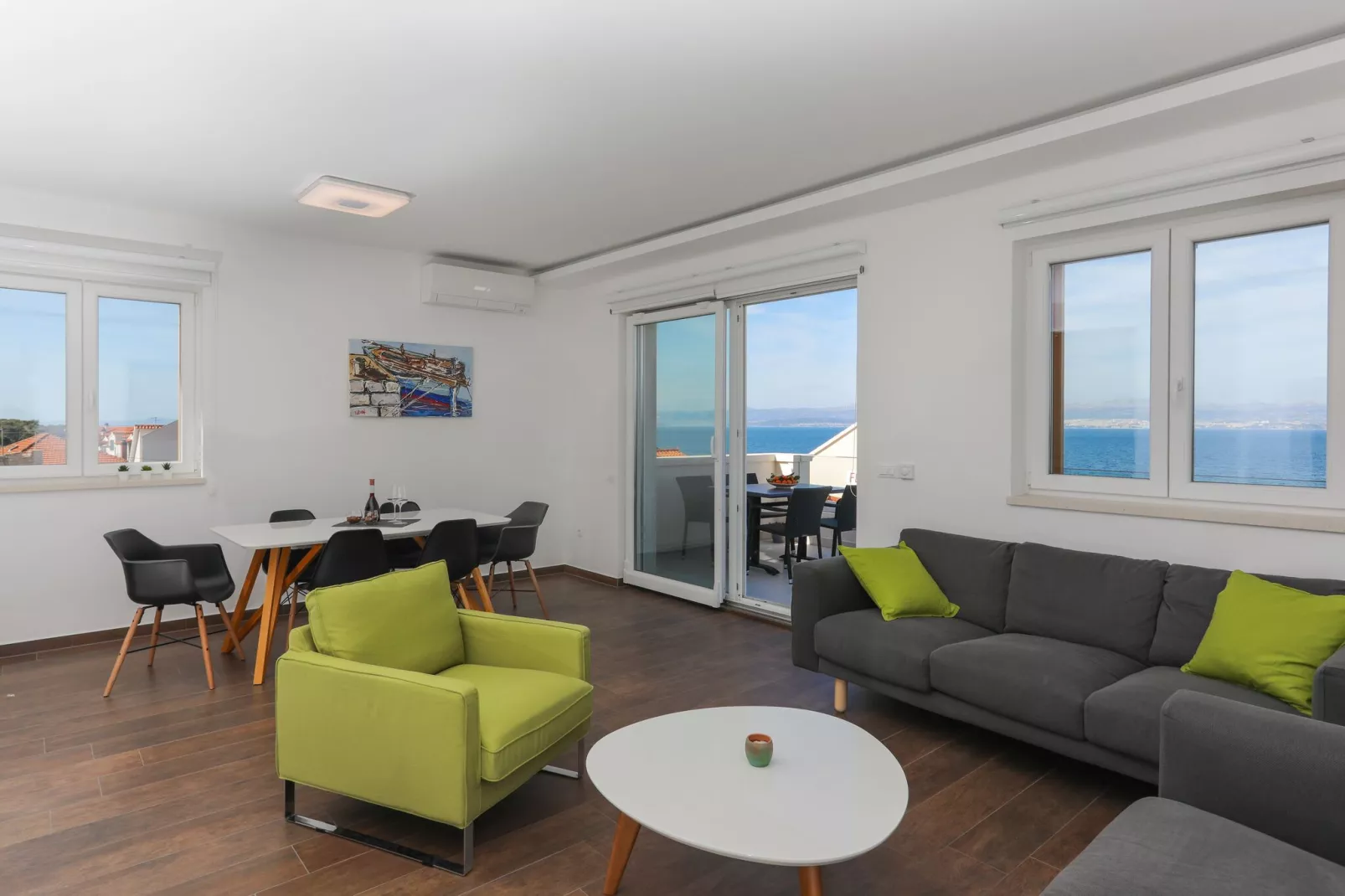 Apartment M&J - Comfort Two Bedroom Apartment with Terrace and Sea View (Škaro)-Living room
