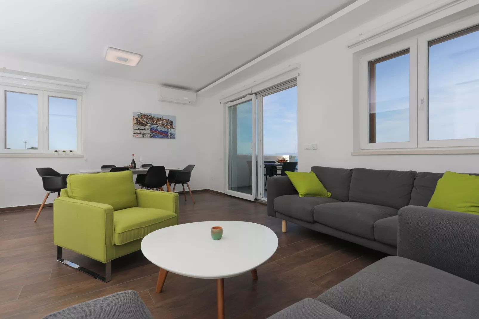 Apartment M&J - Comfort Two Bedroom Apartment with Terrace and Sea View (Škaro)-Living room