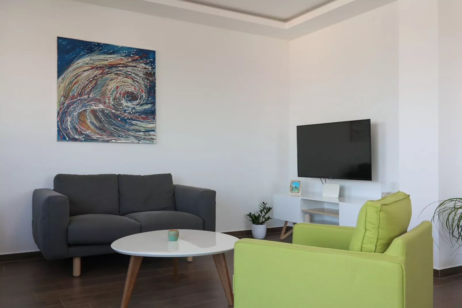 Apartment M&J - Comfort Two Bedroom Apartment with Terrace and Sea View (Škaro)-Living room