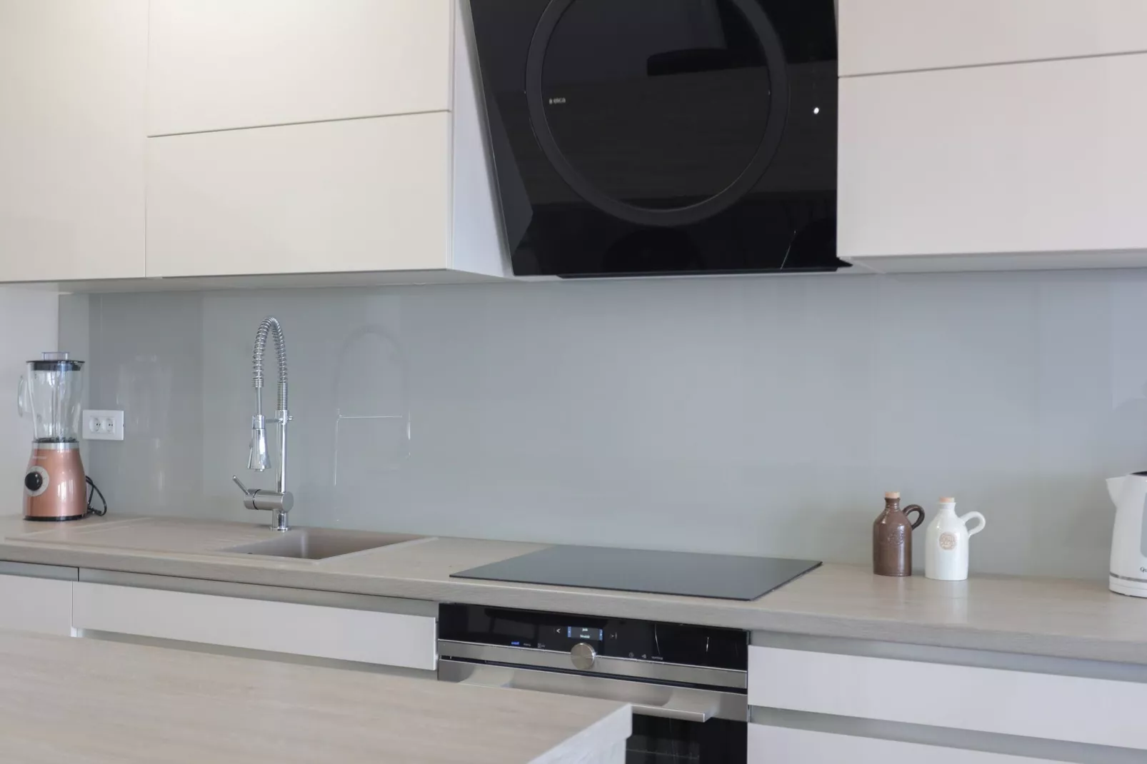 Apartment M&J - Comfort Two Bedroom Apartment with Terrace and Sea View (Škaro)-Kitchen