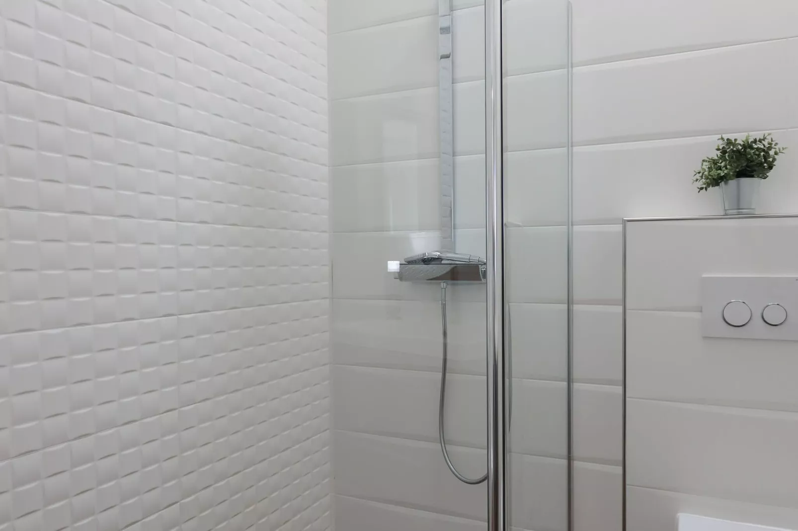 Apartment M&J - Comfort Two Bedroom Apartment with Terrace and Sea View (Škaro)-Bathroom