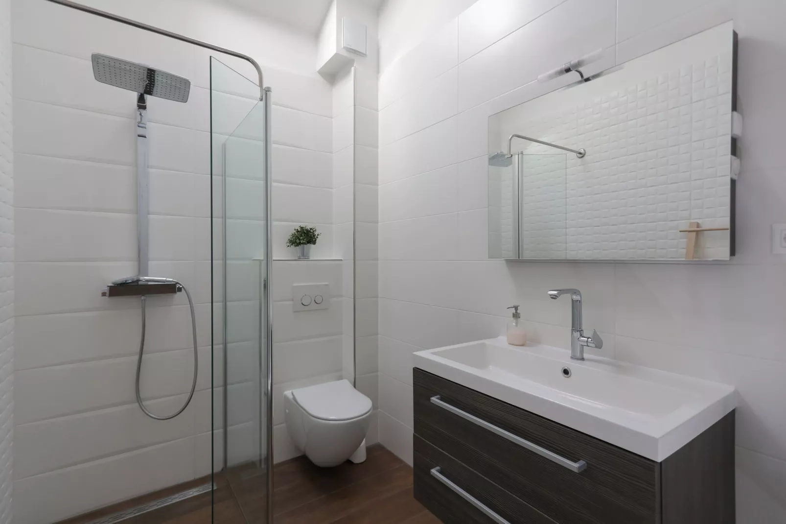 Apartment M&J - Comfort Two Bedroom Apartment with Terrace and Sea View (Škaro)-Bathroom