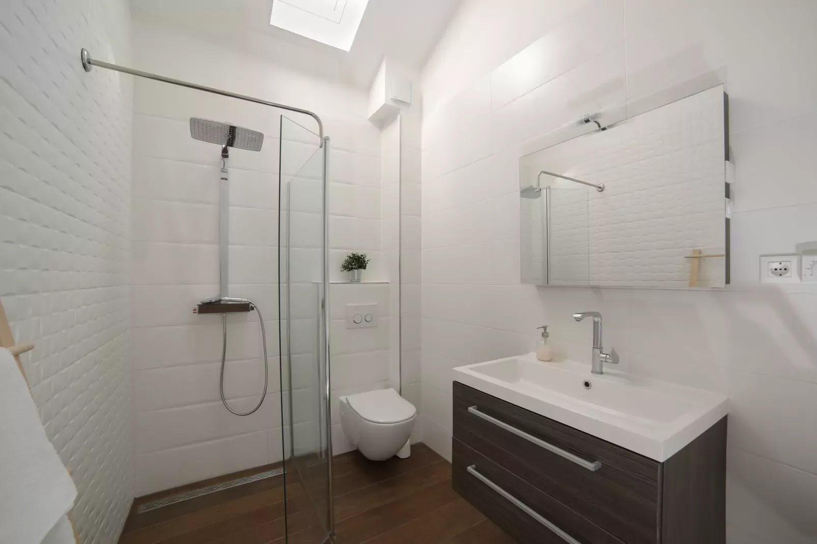 Apartment M&J - Comfort Two Bedroom Apartment with Terrace and Sea View (Škaro)-Bathroom