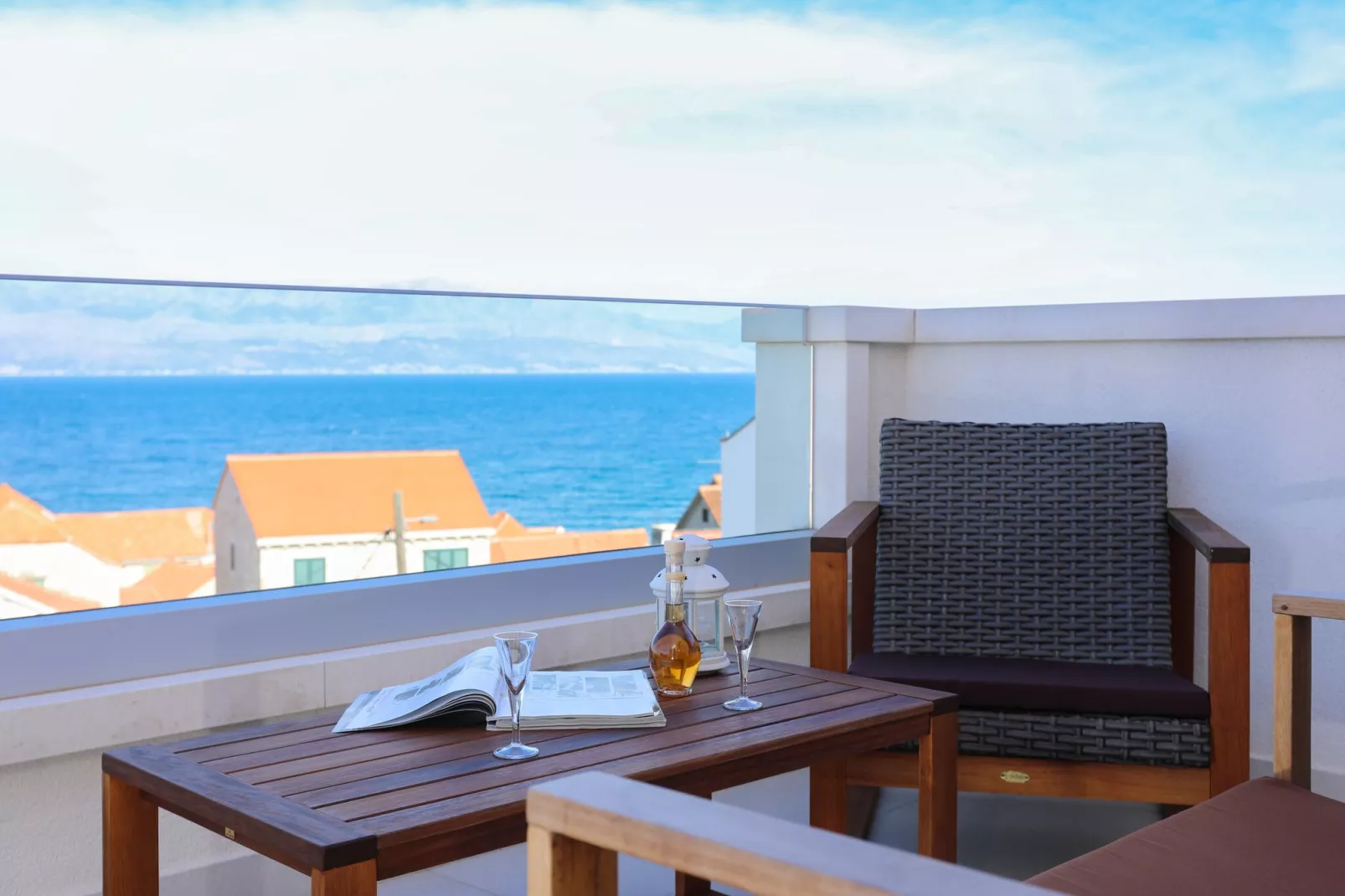 Apartment M&J - Comfort Two Bedroom Apartment with Terrace and Sea View (Škaro)-Terrace