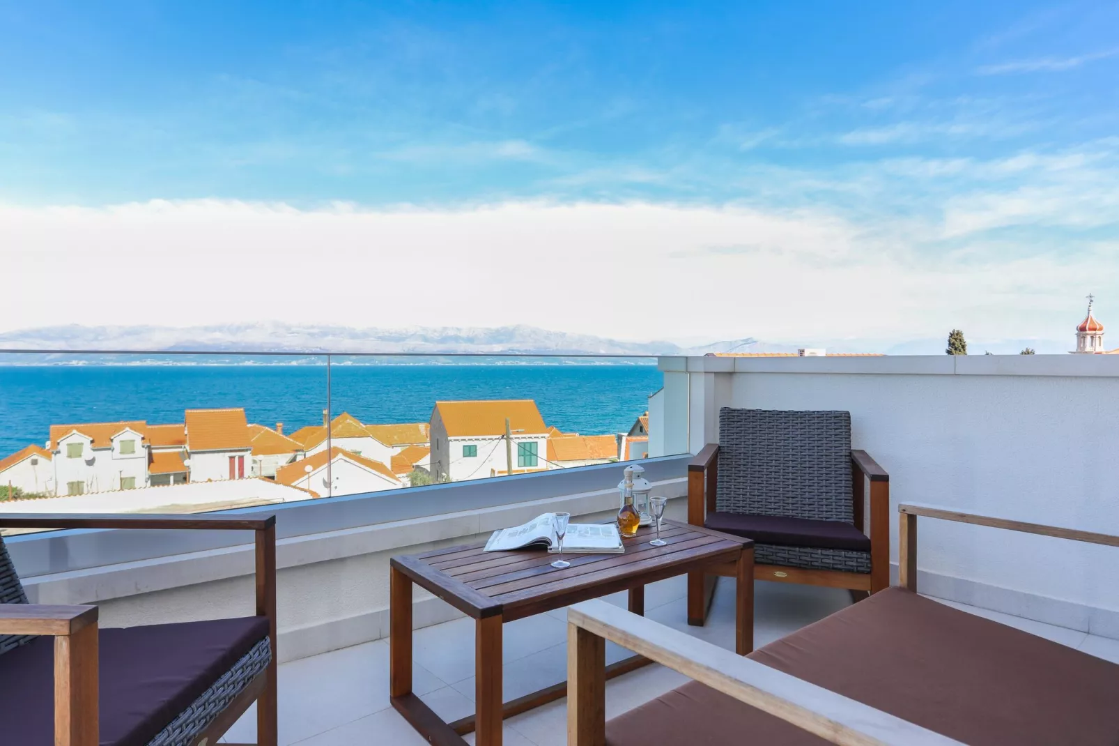 Apartment M&J - Comfort Two Bedroom Apartment with Terrace and Sea View (Škaro)-Terrace