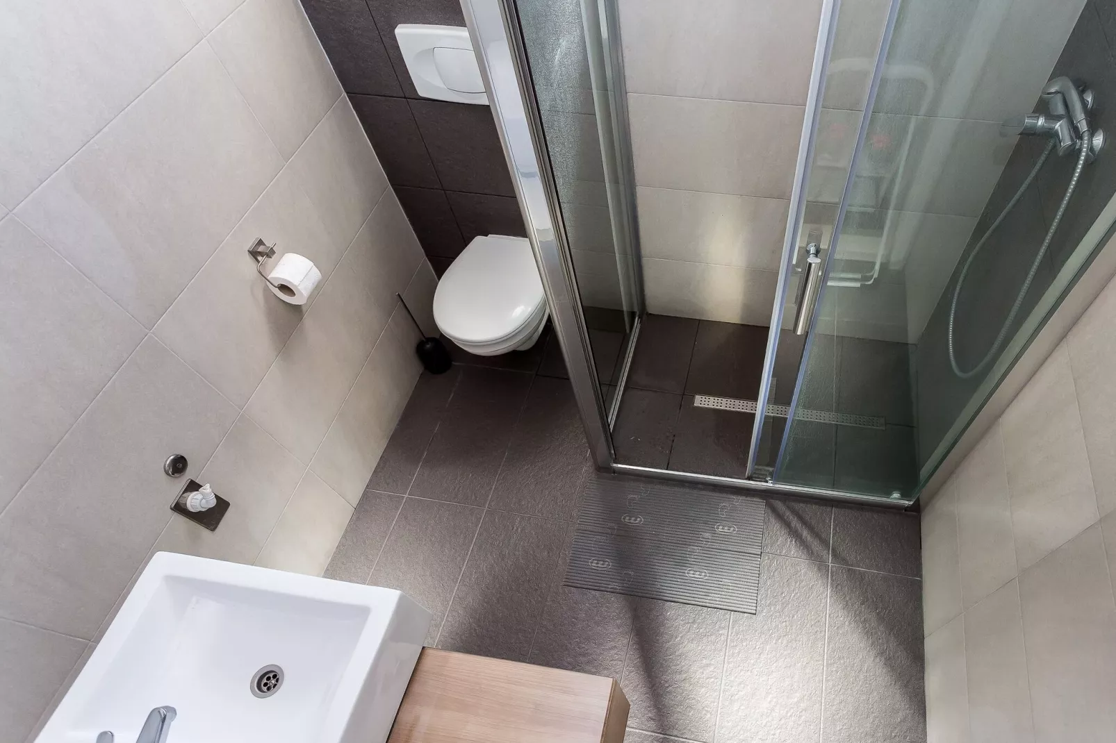Apartments Magdales - Two Bedroom Apartment with Balcony A1-Bathroom