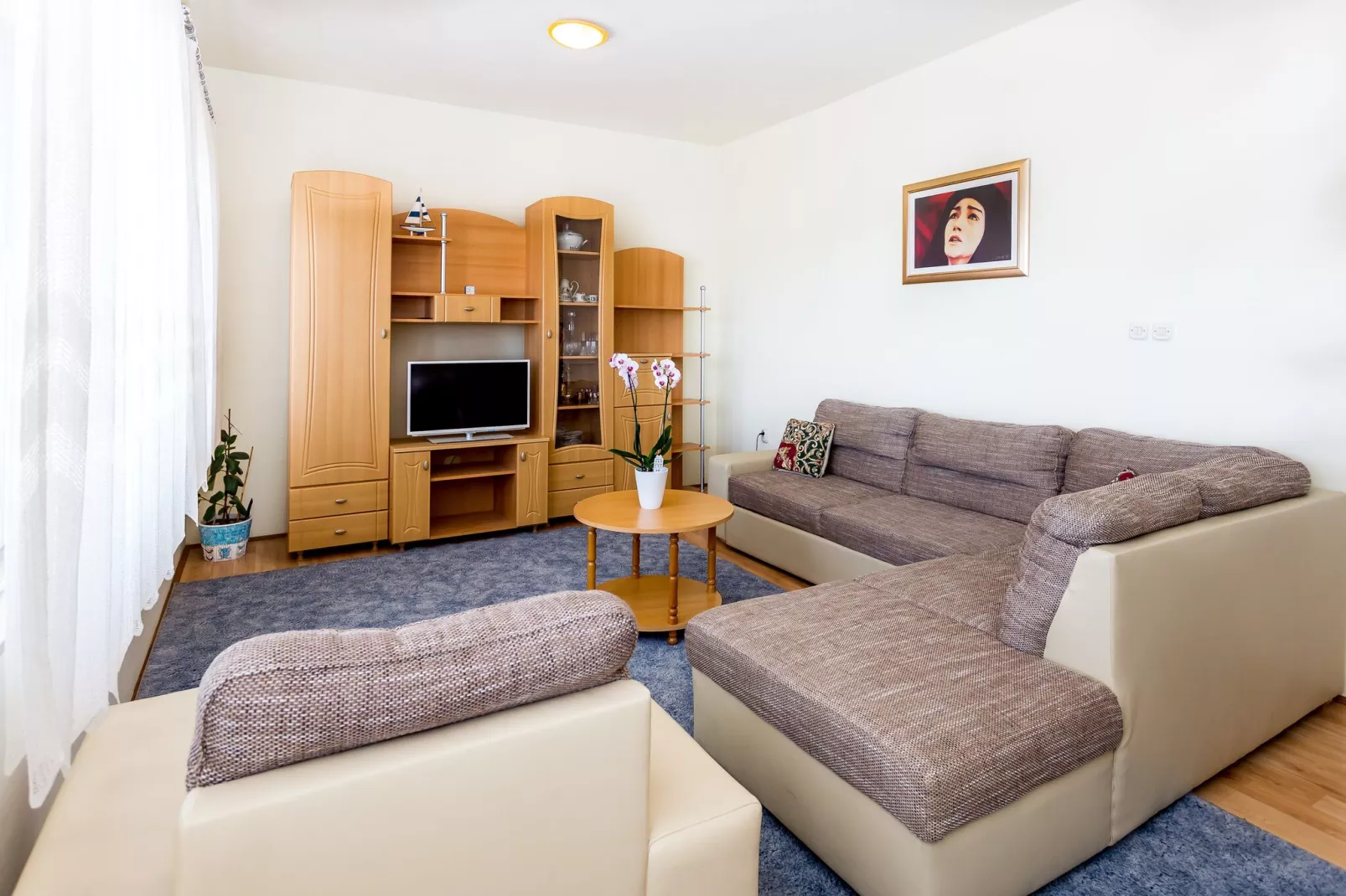 Apartments Magdales - Comfort Three Bedroom Apartment with Balcony A2-Living room